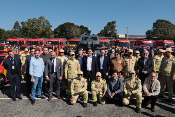 Governador entrega 39 veículos e libera R$ 117 milhões para helicópteros e blindados da PM