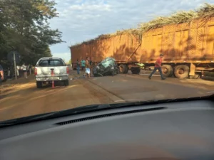 Carro fica destruído e motorista morre após acidente em Jandaia do Sul