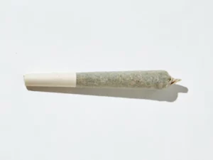 Estudante posta foto fumando maconha na escola e PM é chamada em Arapongas