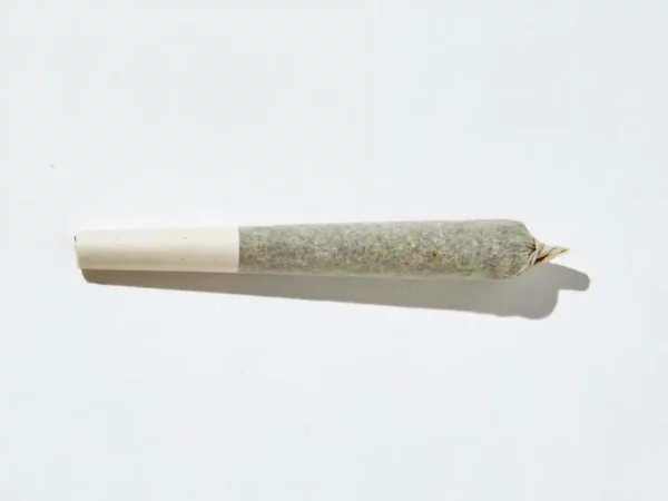 Estudante posta foto fumando maconha na escola e PM é chamada em Arapongas