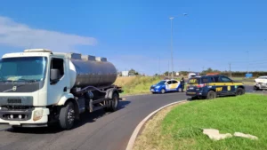 Caminhoneiro envolvido em acidente com carro da saúde de Arapongas é preso