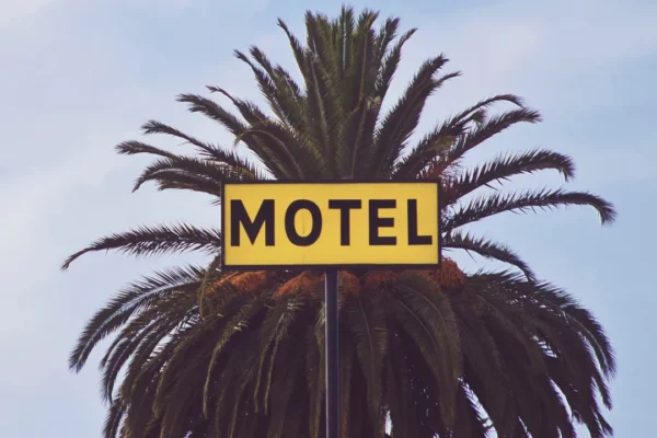 Samu é acionado por casal que estava em motel com filhos; entenda