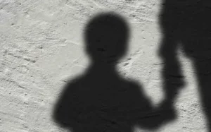 Criança autista é agredida pelo irmão adolescente em São João do Ivaí