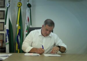 Prefeitura de Cambira antecipa primeira parcela do 13º salário
