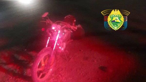Motociclista fica ferido em acidente e motorista de carro foge em Arapongas