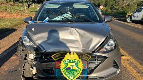 Condutor e passageiros ficam feridos após carro colidir com traseira de veículo em Faxinal