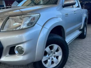 Ex-namorado agride mulher e quebra vidro de Hilux em Sabáudia