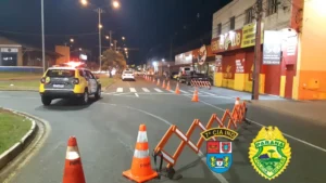 Homem oferece Pix para policiais e é preso durante blitz em Arapongas