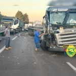 Motorista sai ileso após caminhão de Apucarana se envolver em acidente