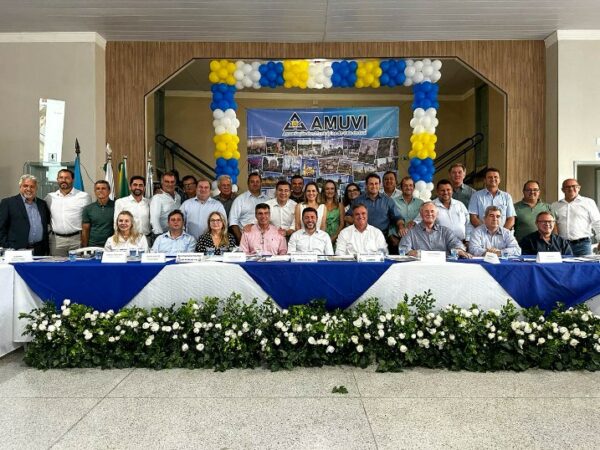Reunião festiva celebra os 55 anos da AMUVI