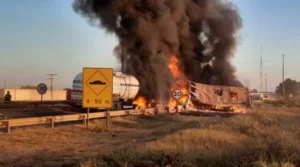 Caminhão-tanque explode após acidente com ônibus; quatro morreram