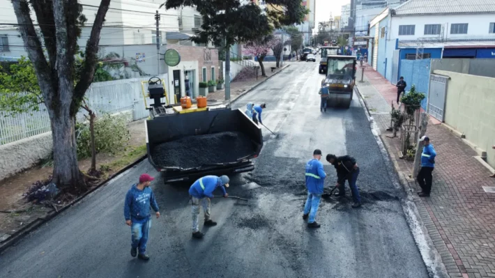 Prefeitura de Apucarana faz o recape em trecho da Rua Irmã Eleutéria