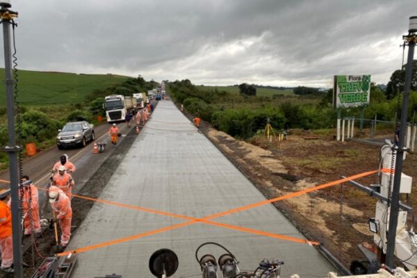 Estado executa rodovia em concreto no Sudoeste e grandes obras na RMC e Londrina – Vídeo