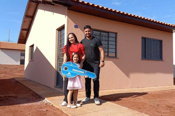 110 famílias de Sabáudia recebem chaves da casa própria com subsídio do Estado