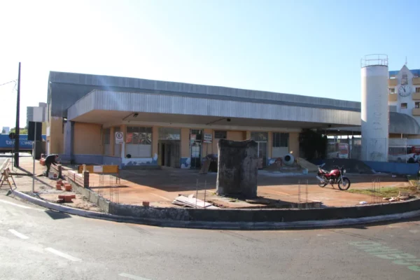 Instalação do Sacolão Municipal de Arapongas é iniciada