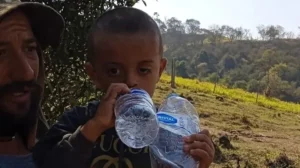 ‘Ela chorou ao ver água’, diz bombeiro sobre criança resgatada