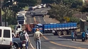 Após bloqueios no Vale do Ivaí traficante abandona o carro na PR-082