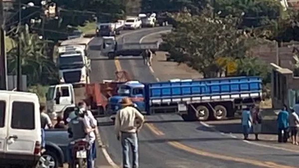 Após bloqueios no Vale do Ivaí traficante abandona o carro na PR-082