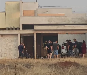 Homem é executado a tiros na frente de criança de 2 anos em Sabáudia