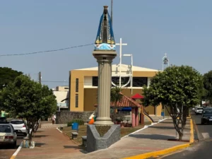 Imagem de Nossa Senhora Aparecida é instalada em Apucarana