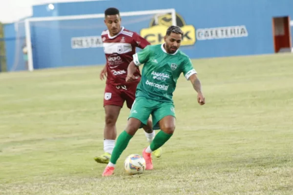 Arapongas goleia Campo Mourão pelo Paranaense da Terceira Divisão
