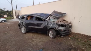 Motoristas ficam feridos após colisão entre carro e moto na PR-444 em Arapongas