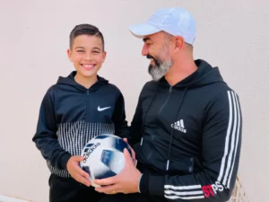 Araponguense muda de cidade para realizar sonho do filho no futebol