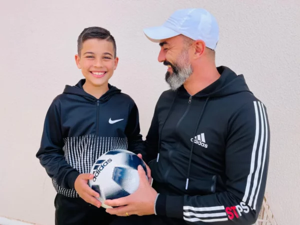 Araponguense muda de cidade para realizar sonho do filho no futebol