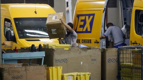 Correios alertam sobre golpe cobrando taxa para retirar encomenda