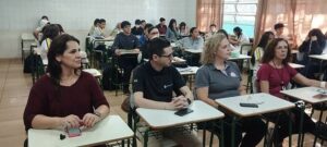 Alunos de curso técnico de Arapongas participam de trilha de inovação