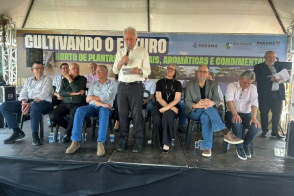 Darci Piana lança horto de plantas medicinais, aromáticas e condimentares em Londrina