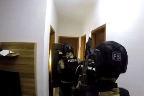 Polícia Civil PR e PRF desmontam grupo especializado em roubo de cargas de cigarros