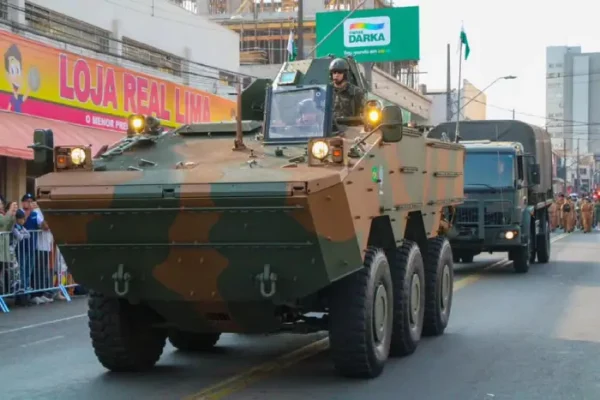 Desfile de 7 de Setembro em Arapongas reúne milhares de pessoas