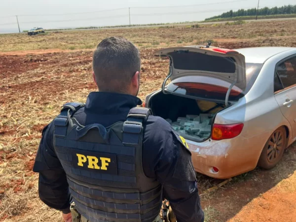 PRF apreende 103 kg de pasta base de cocaína em Sabáudia