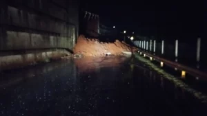 Temporal derruba viaduto e trecho da PR-445 é interditado em Londrina