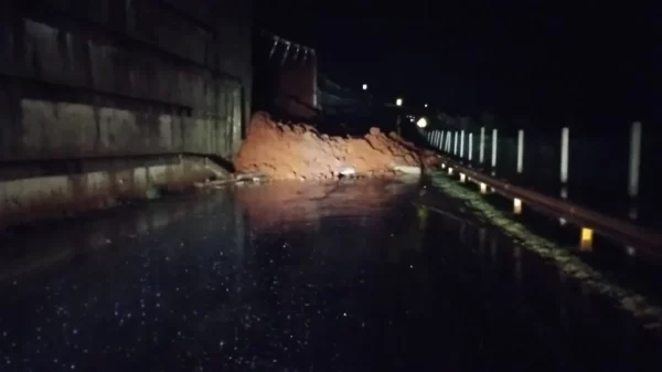 Temporal derruba viaduto e trecho da PR-445 é interditado em Londrina