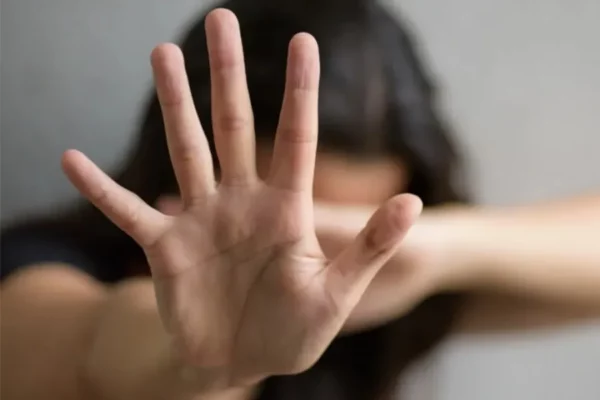 Homem ‘chicoteia’ esposa em Arapongas e PM é acionada