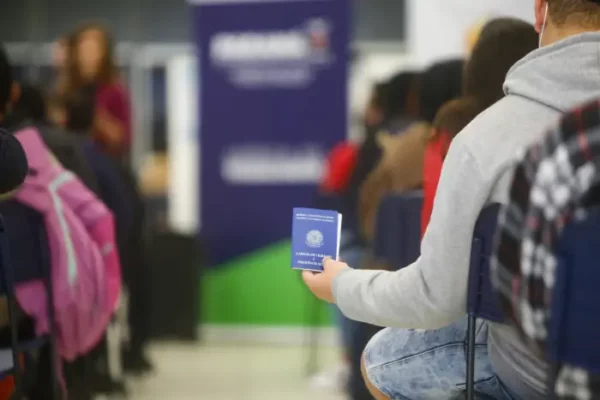 Com indústria no topo, Agências do Trabalhador reúnem 22,5 mil vagas de emprego