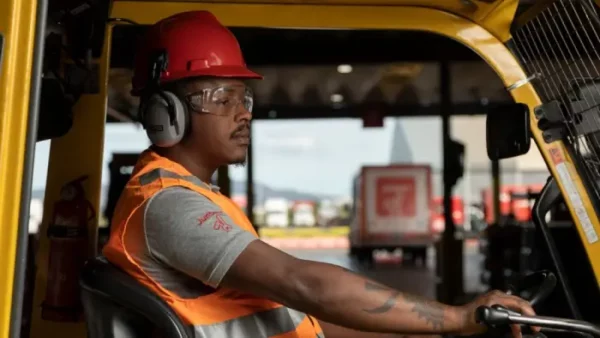 Coca-Cola abre mais de 150 vagas de emprego temporárias no Paraná