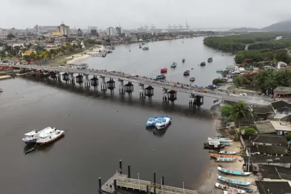 Governador inaugura ponte que liga Ilha dos Valadares ao centro de Paranaguá