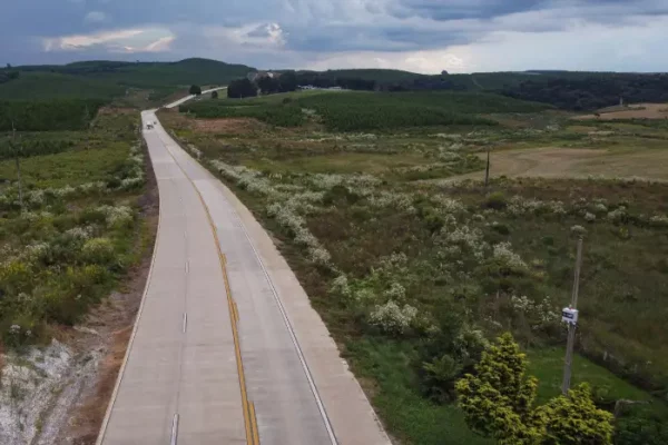 Durabilidade e economia: Paraná está renovando 340 km de rodovias com pistas de concreto