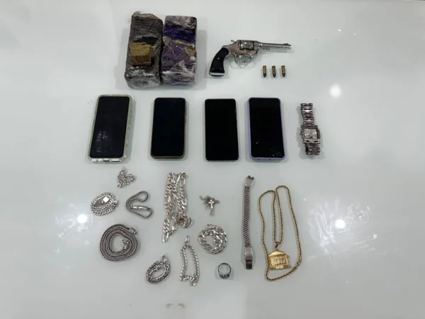 Quatro ladrões são presos após roubo armado em Arapongas