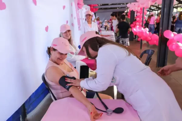 Outubro Rosa leva ações de saúde, conscientização e de valorização das mulheres em Apucarana