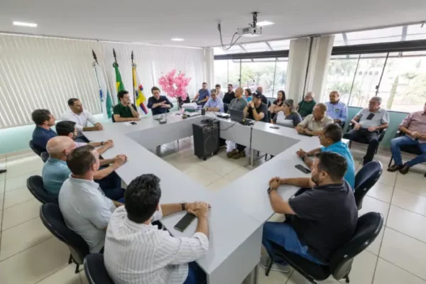 Transição em Apucarana começa com entrega de relatórios e bom diálogo entre Júnior e Mota