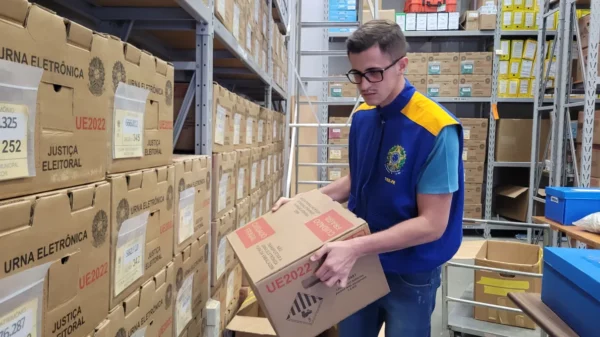 Urnas serão levadas neste sábado para locais de votação em Apucarana