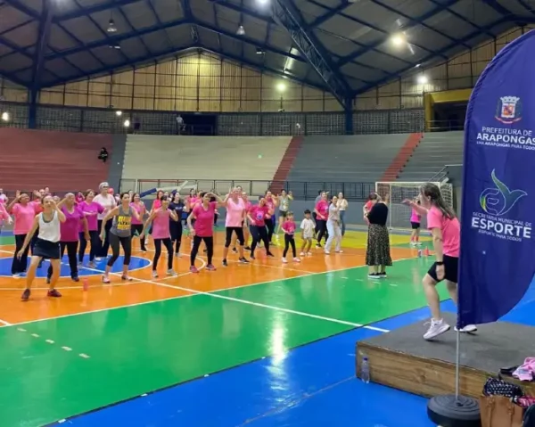 Outubro Rosa: Aulão de Ritmos é sucesso em Arapongas