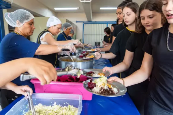 Paraná lança concurso para escolher melhor merenda com participação da chef Manu Buffara