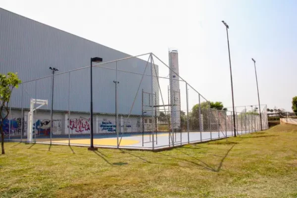 Prefeitura de Arapongas entrega revitalização da quadra esportiva “André Danelli” nesta quinta-feira (10)