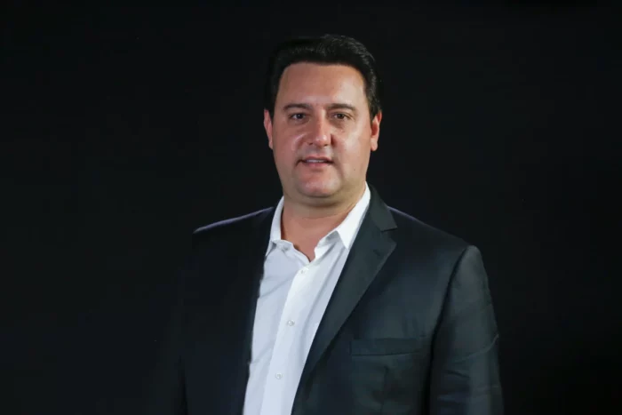 Ratinho Junior renova força política e ganha em quase todas as principais cidades
