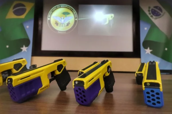 Policiais do Paraná vão usar também armas não letais a partir de 2025